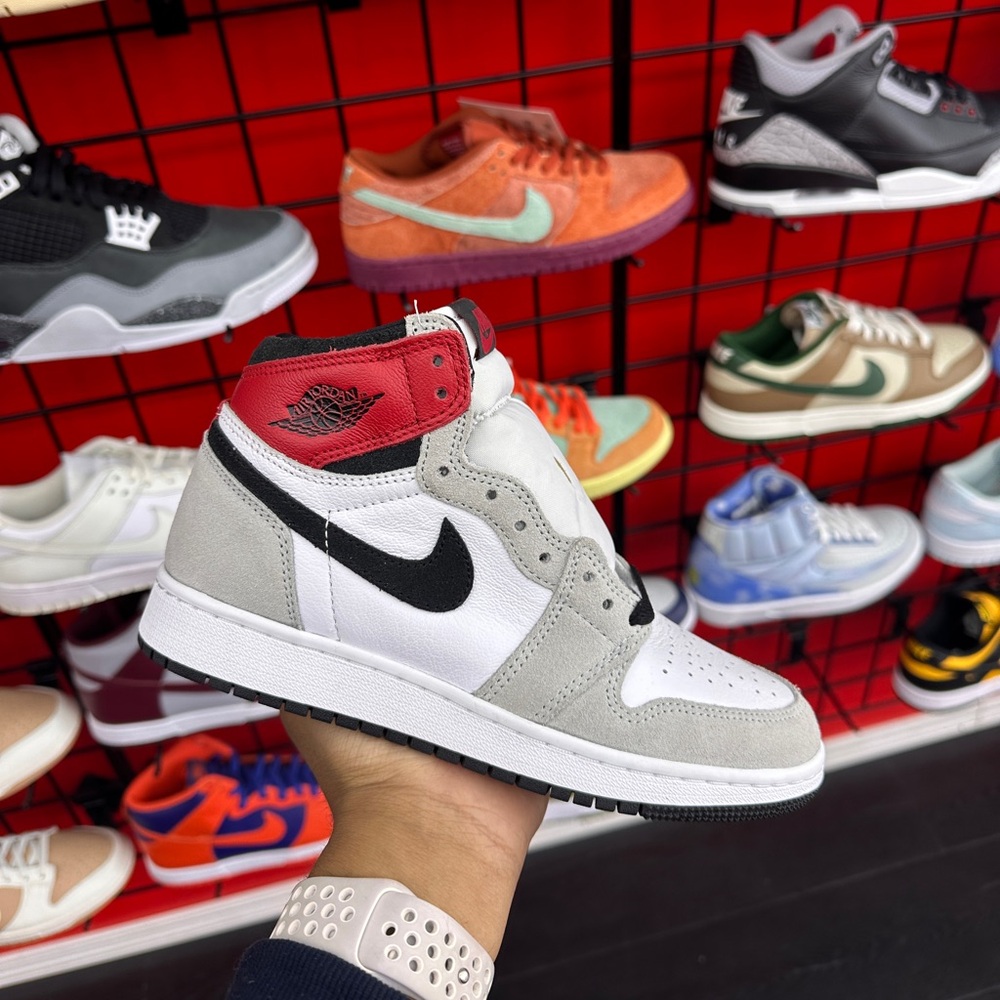 Jordan 1 Light smoke big kids shoes